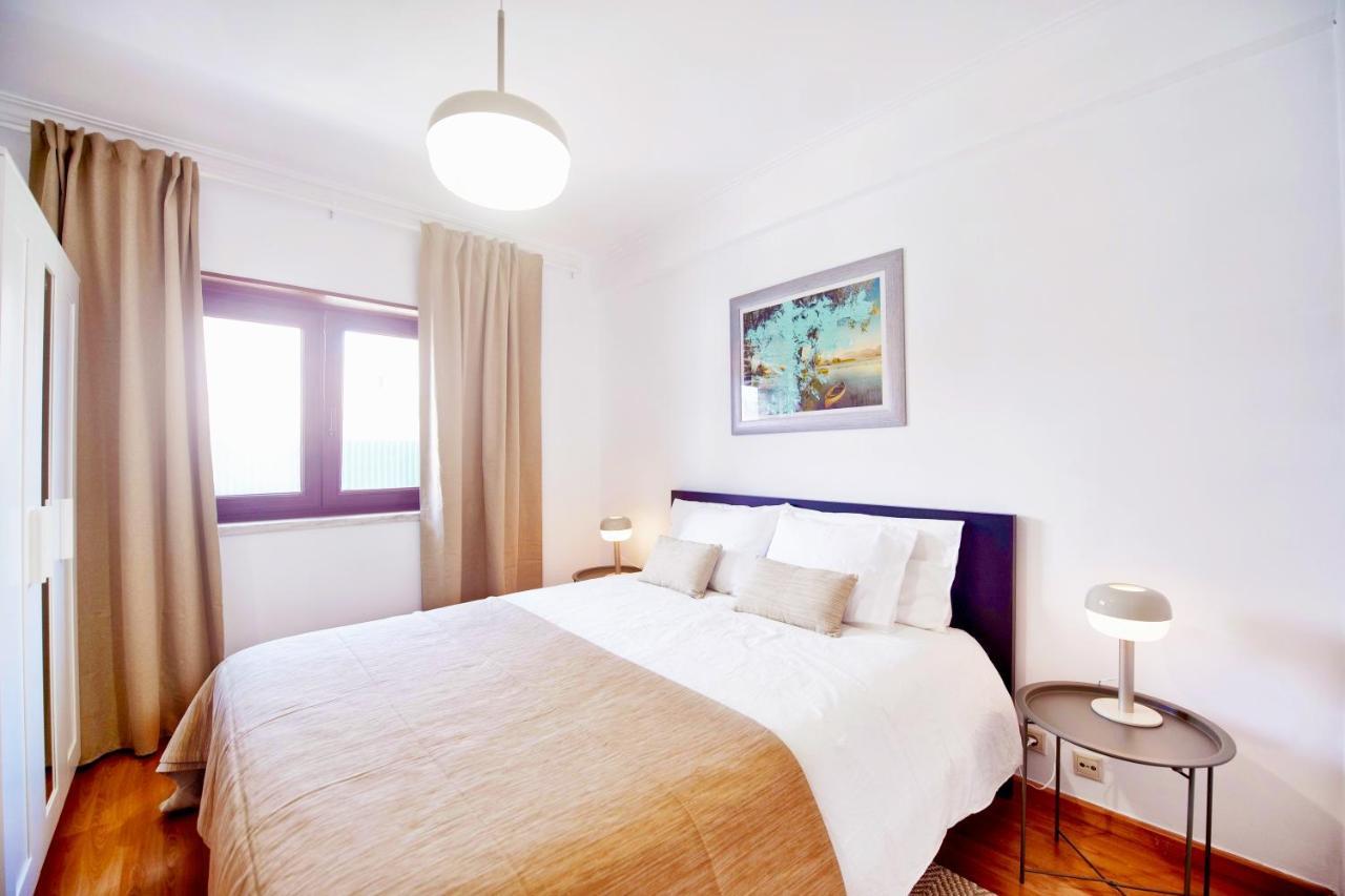 Happy Holiday Cascais - Parede Apartment ภายนอก รูปภาพ