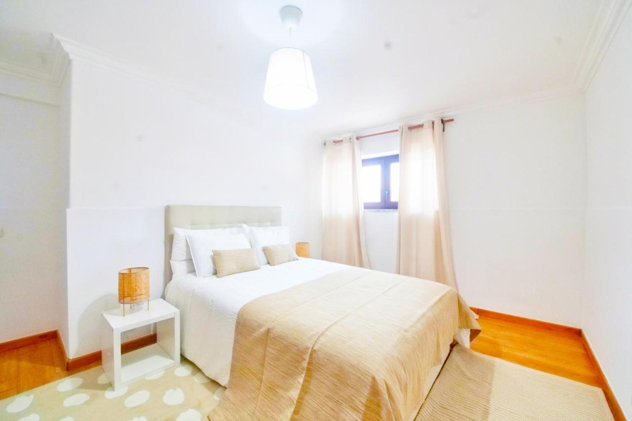 Happy Holiday Cascais - Parede Apartment ภายนอก รูปภาพ